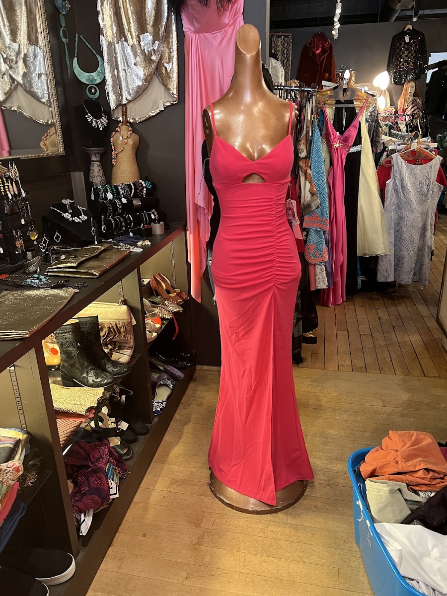 LOLA fashion boutique interior